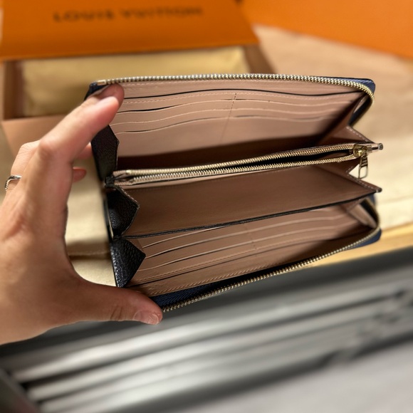 Louis Vuitton Comete Long Wallet - Picture 5 of 7